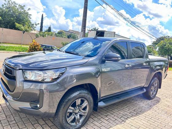 TOYOTA HILUX 2.8 D-4D TURBO DIESEL CD SR 4X4 AUTOMÁTICO